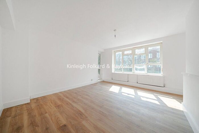 4 Bedroom Flat To Rent In Beech Avenue, London, W3
