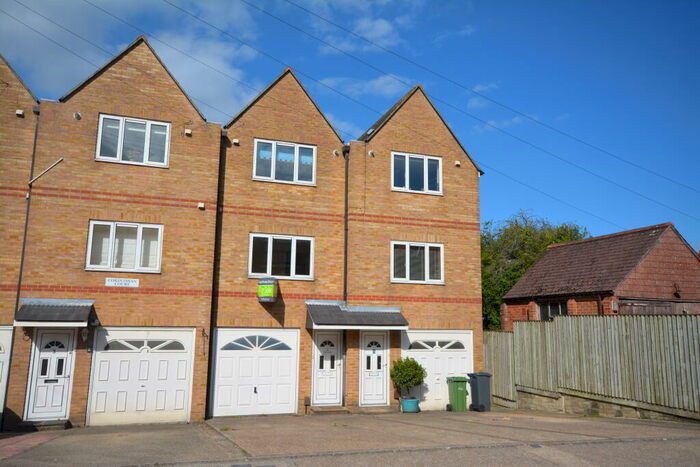 3 Bedroom Terraced House To Rent In Corinthian Court, West Hill Road, Cowes, PO31