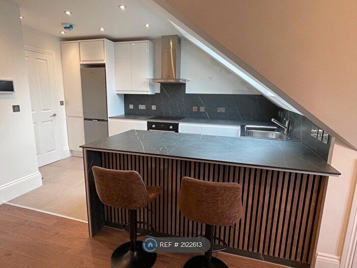2 Bedroom Flat To Rent In Raleigh Gardens, London, SW2