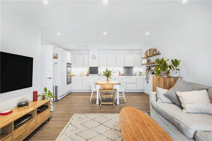 2 Bedroom Flat To Rent In Whelan Road, London, W3