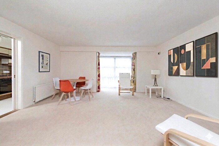2 Bedroom Flat To Rent In Thorney Crescent, London, SW11