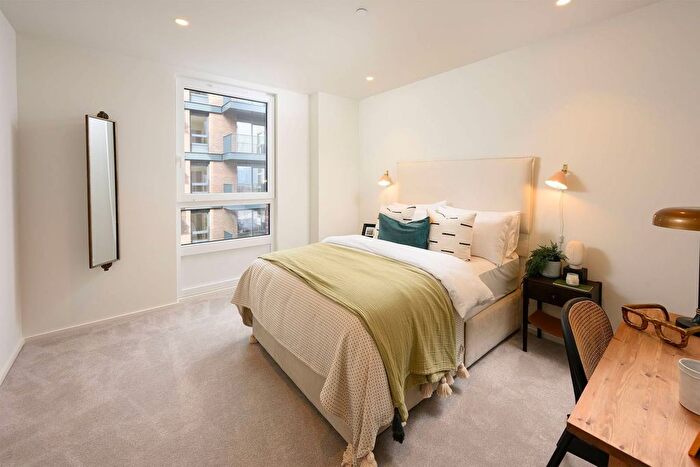 1 Bedroom Flat For Sale In Heron Wharf, Poplar, E14