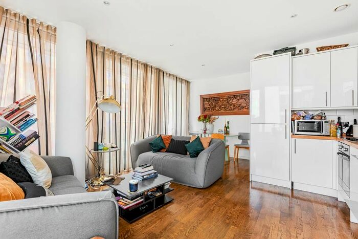 2 Bedroom Flat To Rent In Eastfields Avenue, Putney, SW18