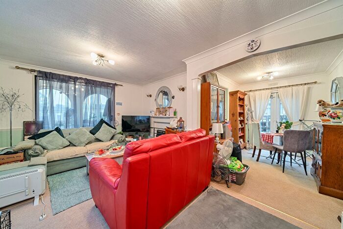 2 Bedroom Mobile/park Home For Sale In Caravan Site, St. Albans, AL1