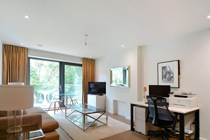 2 Bedroom Flat To Rent In Henry Chester Building, Lower Richmond Road, London, SW15