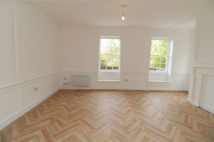 1 Bedroom Flat To Rent In Forge Lane, Gravesend, DA12