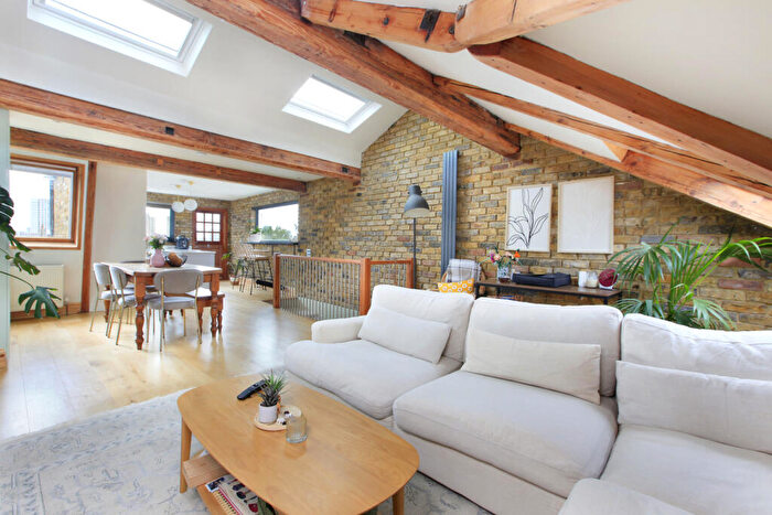 3 Bedroom Flat To Rent In Kathleen Road, Battersea, London, SW11