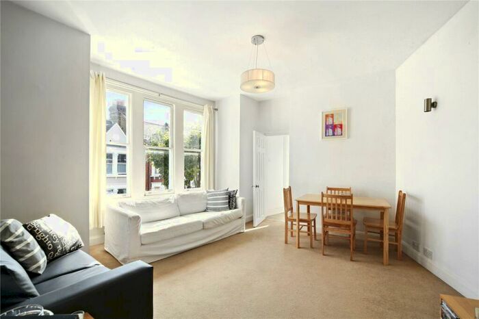 2 Bedroom Apartment To Rent In Dagnan Road, London, SW12