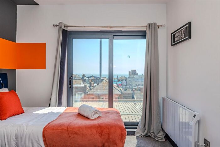 3 Bedroom Flat To Rent In Western Road, Brighton, BN1