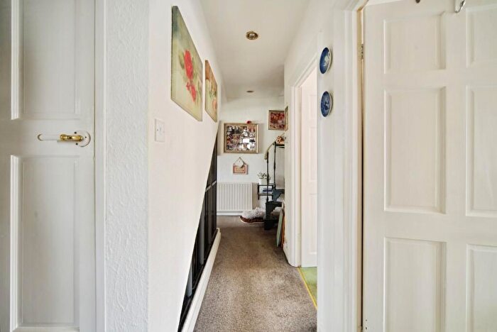 2 Bedroom Terraced House For Sale In Brunswick Park Road, London, N11