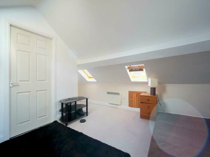 1 Bedroom Flat To Rent In High Street, Bangor, Gwynedd, LL57