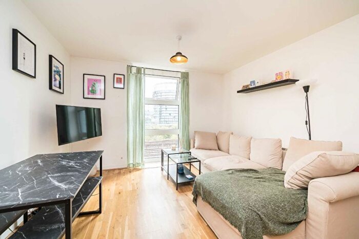 1 Bedroom Flat To Rent In Queenstown Road, Battersea, SW11