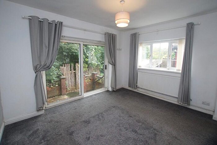 2 Bedroom Terraced House To Rent In **Parking** Breeze Hill Rd, Oldham, OL4