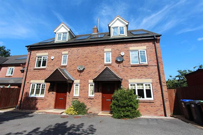 3 Bedroom Town House To Rent In Crick, NN6