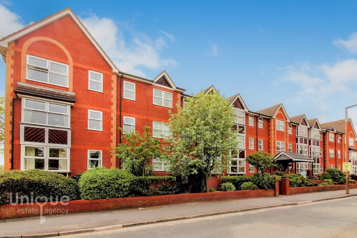 2 Bedroom Flat For Sale In Ashton Garden Court, St. Andrews Road North, Lytham St. Annes, FY8