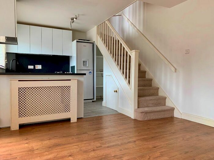 1 Bedroom Terraced House To Rent In Stafford Road, Waddon, Croydon, CR0