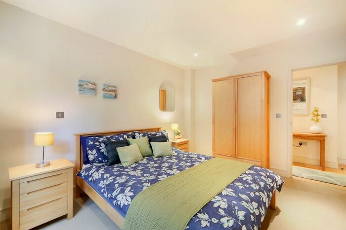 1 Bedroom Flat To Rent In Cayenne Court, London, SE1