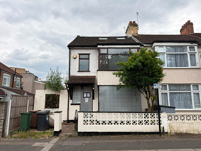 4 Bedroom End Of Terrace House For Sale In A Park Road, Leyton, London, E10