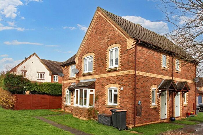 2 Bedroom Cluster House To Rent In Aldenham Close, Bedford, Bedfordshire, MK41