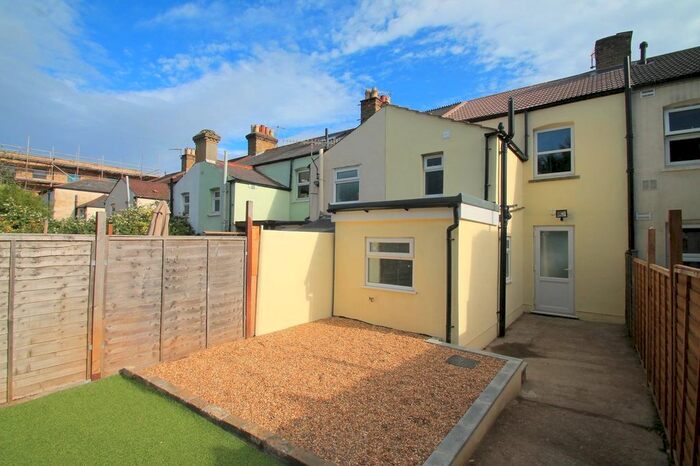 2 Bedroom Property To Rent In Godstone Road, Whyteleafe, CR3