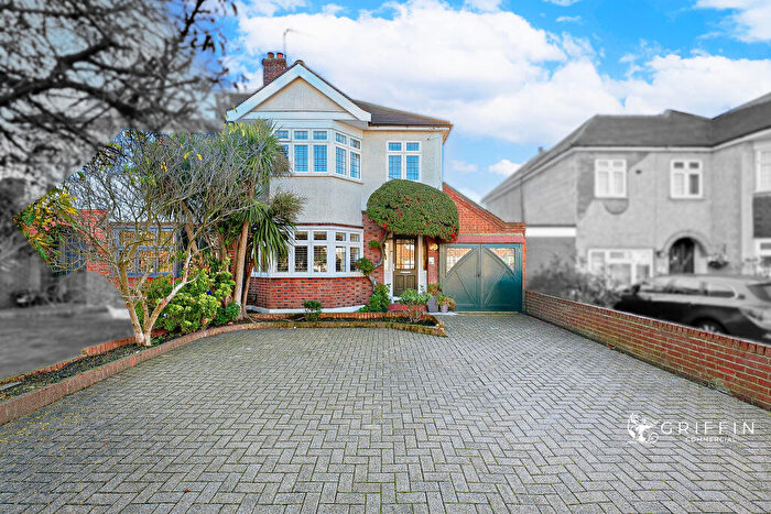 3 Bedroom Semi-Detached House For Sale In Ward Avenue, Grays, RM17