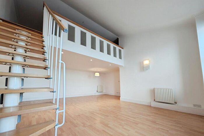2 Bedroom Flat To Rent In Platform Road, SO14