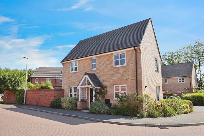 3 Bedroom Detached House For Sale In Swift Gardens, Southam, CV47