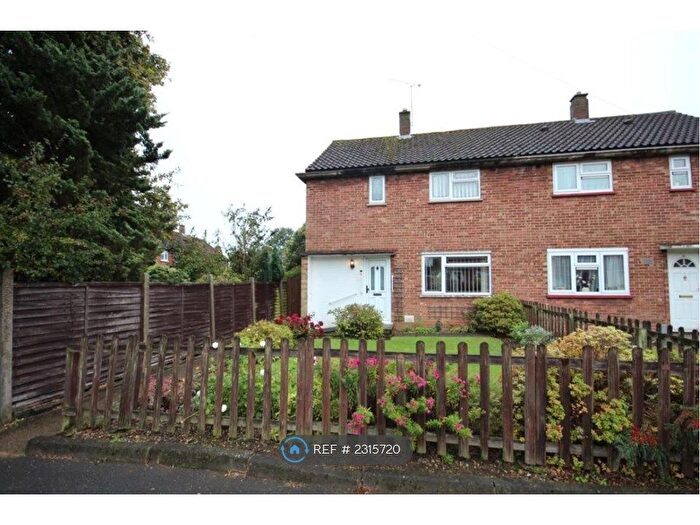 3 Bedroom Semi-Detached House To Rent In Hallwicks Road, Luton, LU2