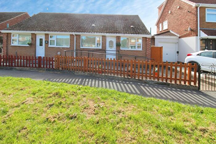 2 Bedroom Semi-Detached Bungalow For Sale In Minster Close, Hull, HU8