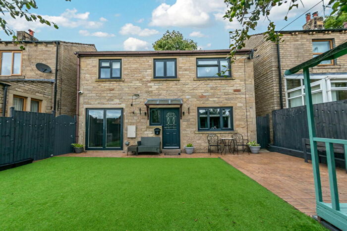3 Bedroom Detached House For Sale In Dalton Green Lane, Dalton, HD5