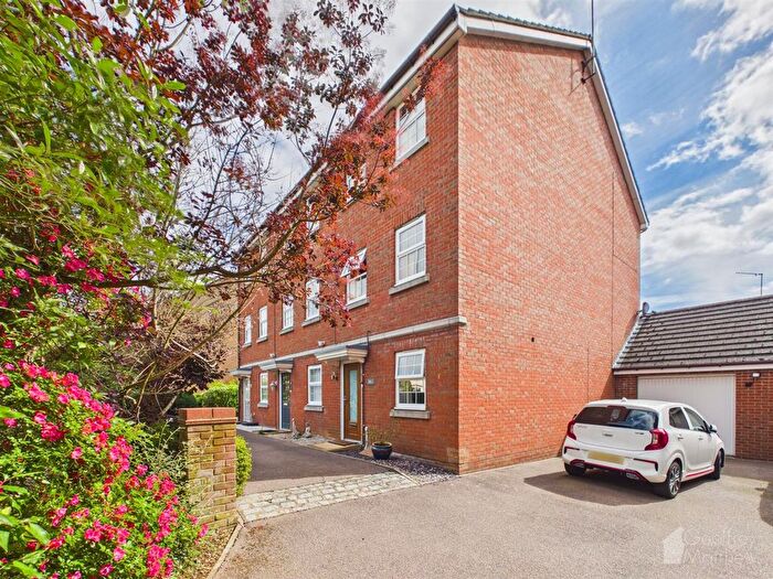 3 Bedroom End Of Terrace House For Sale In Great Ashby Way, Stevenage, SG1