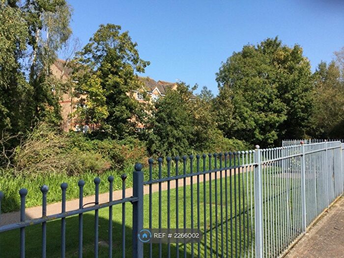 2 Bedroom Flat To Rent In Florey Gardens, Aylesbury, HP20