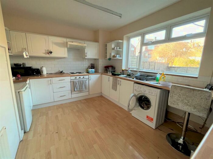 3 Bedroom Maisonette To Rent In Warren Way, Brighton, BN2
