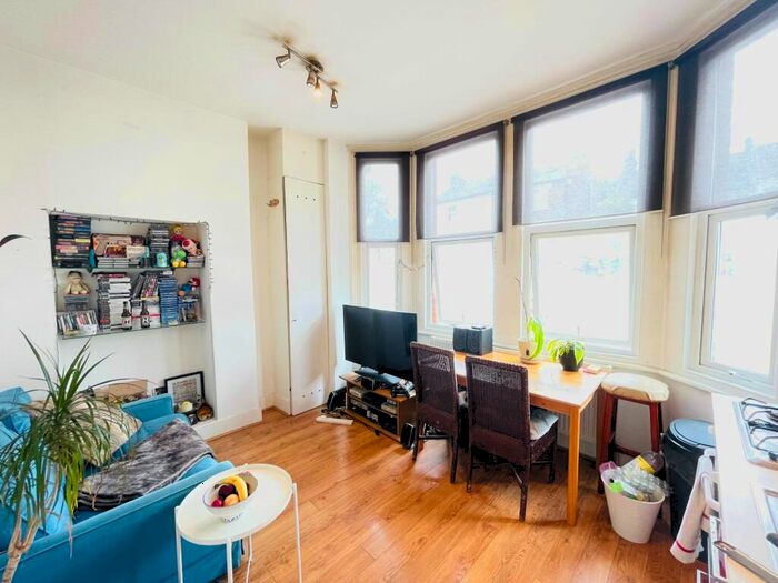 1 Bedroom Apartment To Rent In Dollis Road, Finchley, N3