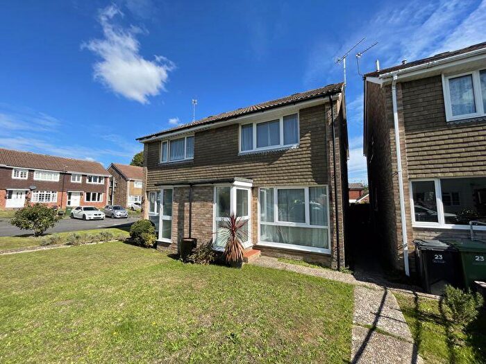 3 Bedroom Semi-Detached House For Sale In Little Park Close, Hedge End, SO30