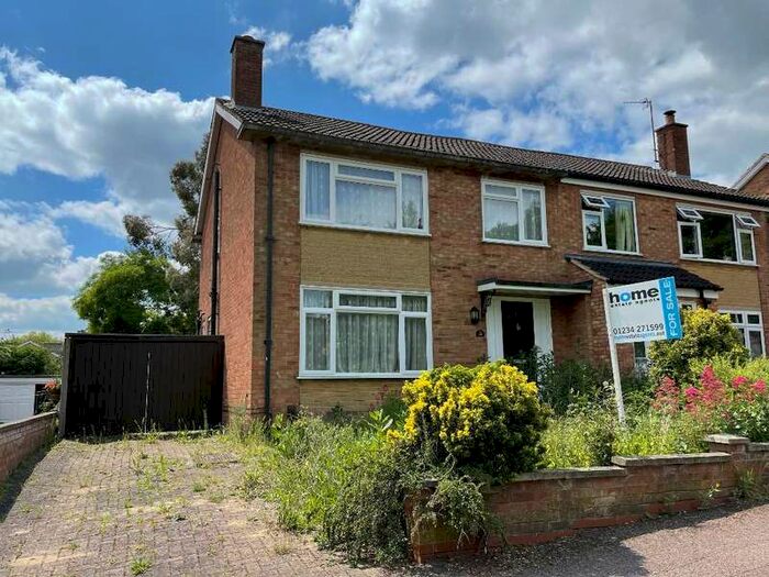 3 Bedroom Semi Detached House For Sale In Plover Way, Brickhill