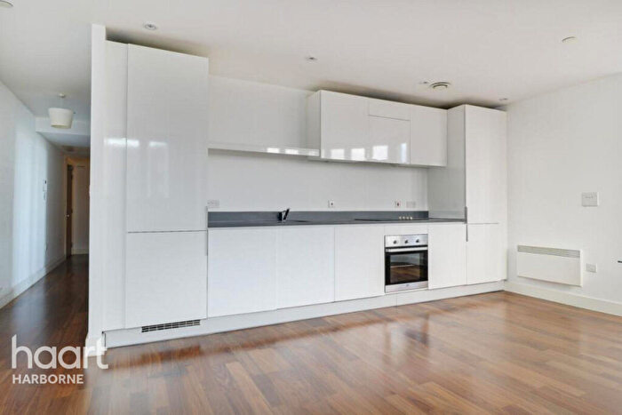 2 Bedroom Apartment To Rent In Metropolitan House, Birmingham City Centre, B16