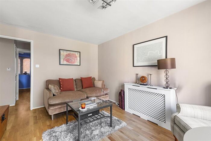 1 Bedroom Flat For Sale In Burket Close, Norwood Green, Southall, UB2