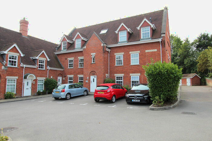 1 Bedroom Flat To Rent In Old School Court, Fareham, PO16