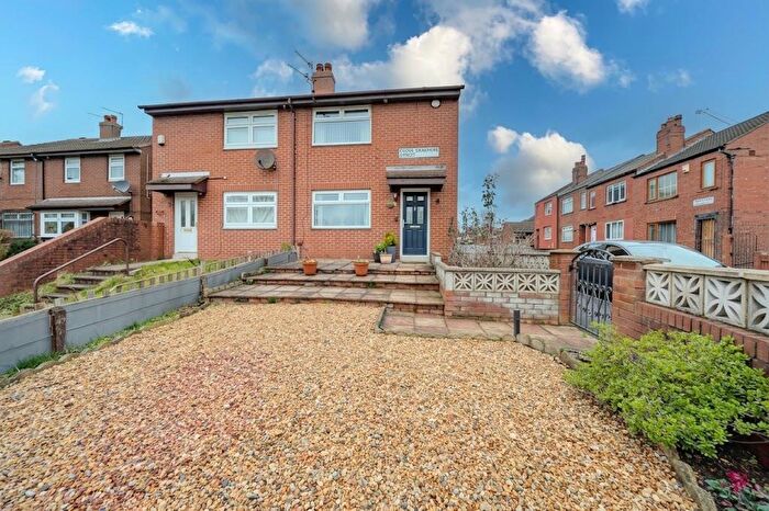 3 Bedroom Link Detached House To Rent In Cross Grasmere Street, Leeds, LS12