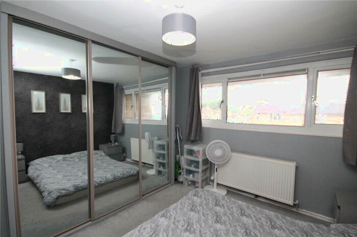 1 Bedroom Flat For Sale In Chetwode Road, Tadworth, Surrey, KT20