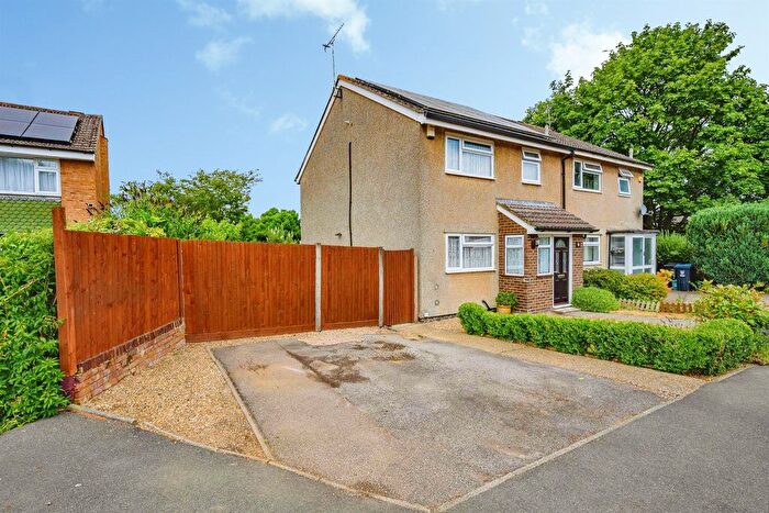 3 Bedroom Semi-detached House For Sale In Wootton Drive, Hemel Hempstead, HP2