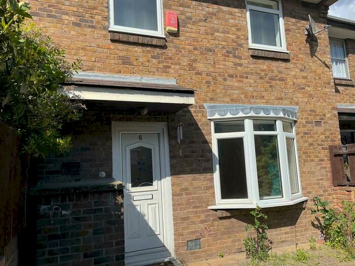 2 Bedroom Terraced House To Rent In London, #, E1W