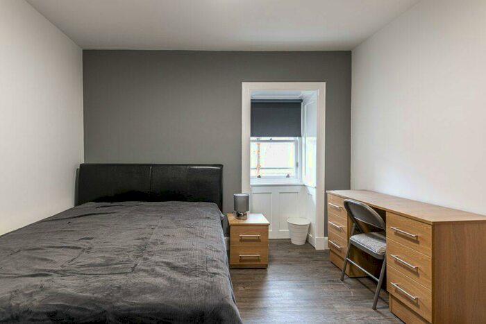 7 Bedroom Property To Rent In P &# Nicolson Street, Edinburgh, EH8