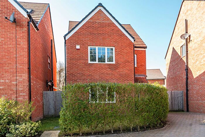 4 Bedroom Detached House For Sale In Birch Close, Maidenhead, SL6