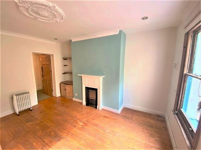 1 Bedroom Flat To Rent In Carmalt Gardens, Putney, London, SW15