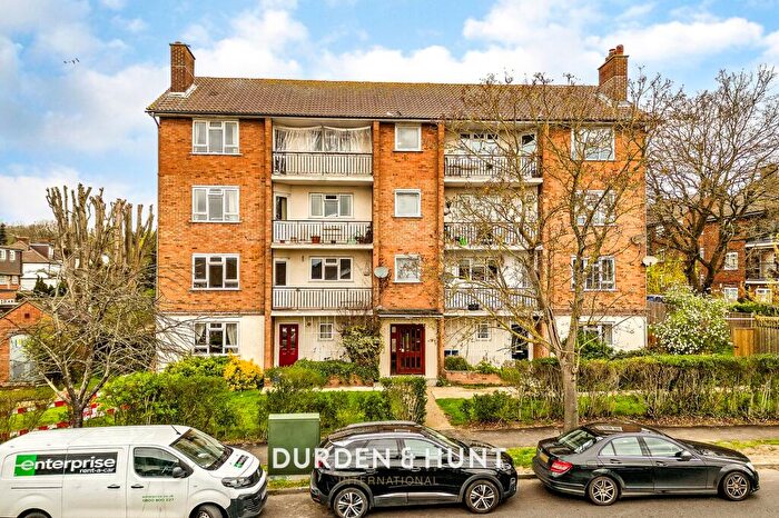 2 Bedroom Apartment For Sale In Loughton Way, Buckhurst Hill, IG9