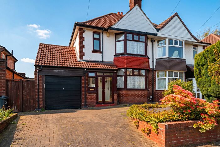 3 Bedroom Semi Detached House For Sale In Primrose Lane, Hall Green, Birmingham, B28