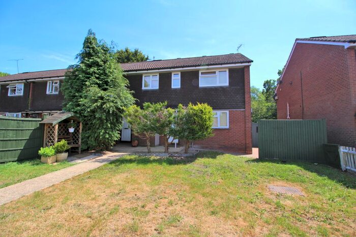 2 Bedroom Maisonette For Sale In Wildfield Close, Wood Street Village, Guildford, GU3