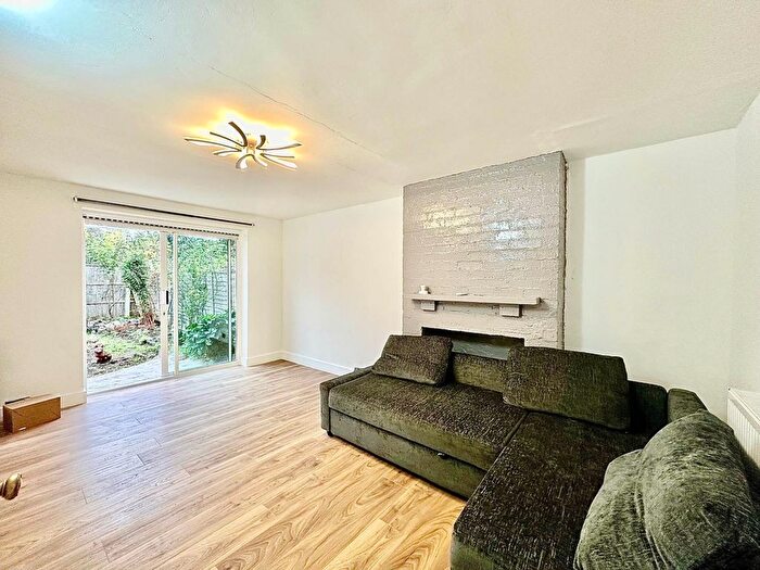 1 Bedroom Flat To Rent In Stanford Road, Friern Barnet, London, N11